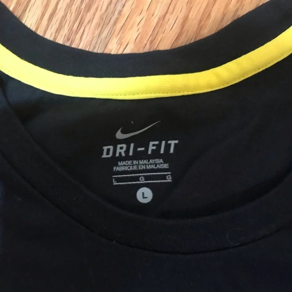 👟NIKE DRI FIT Tee
